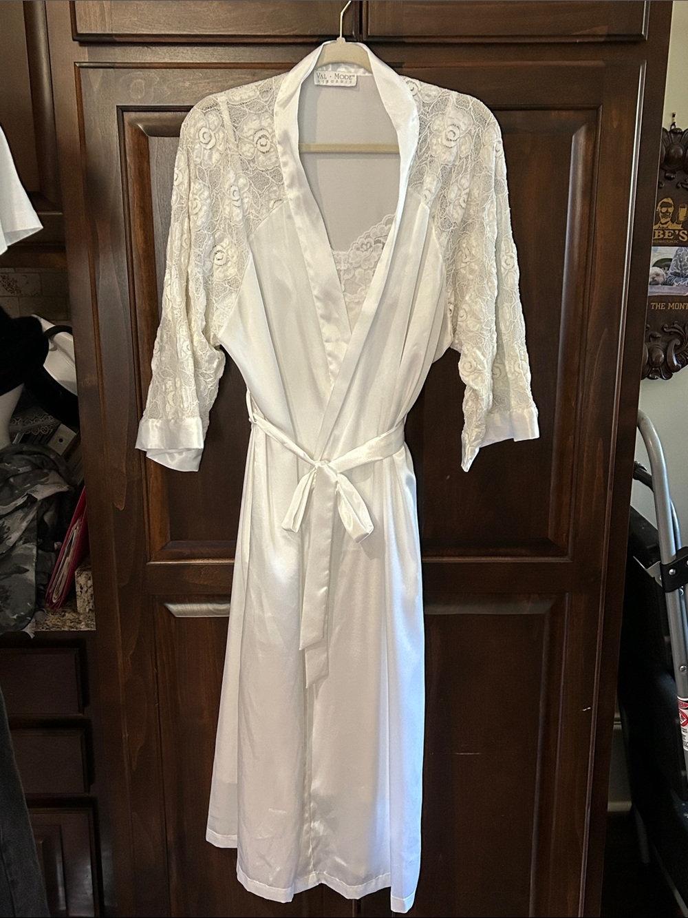 90’s Val-Mode Lingerie Sz M Silk-Feel Lace Sleeve White Robe with Tie Belt